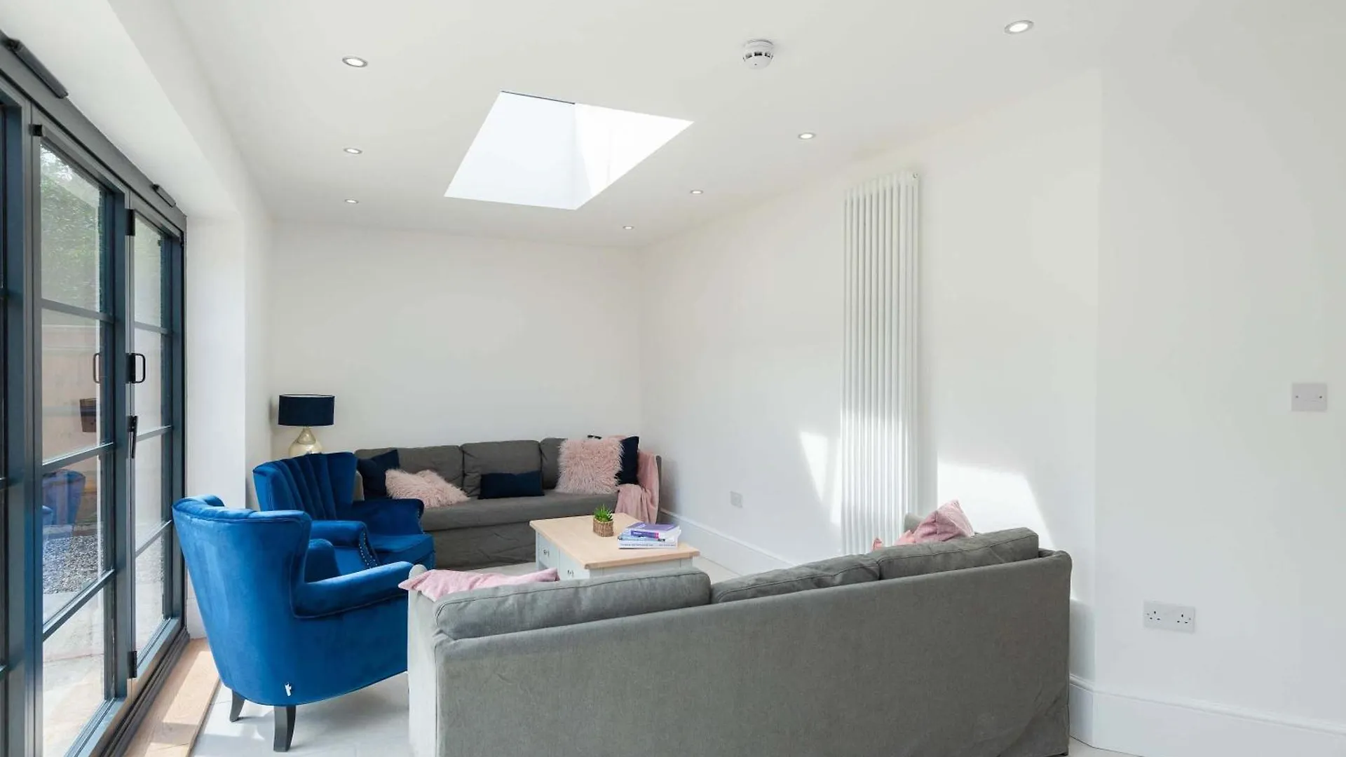 Holiday home Spacious House Private Parking & Garden GLOUCESTERSHIRE