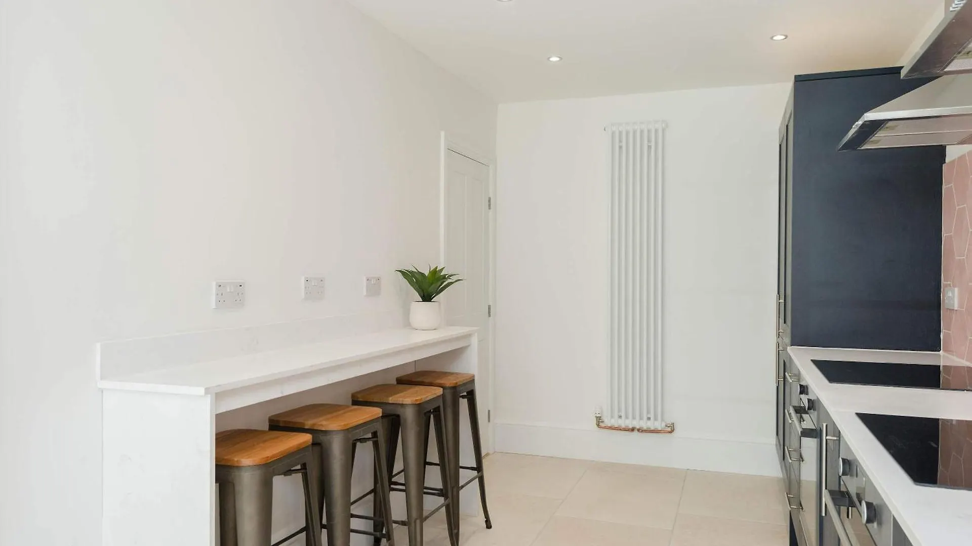 Spacious House Private Parking & Garden GLOUCESTERSHIRE